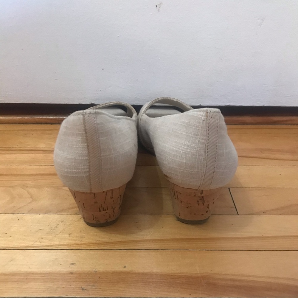 Open Toed Cream Wedges - Picture 4 of 4